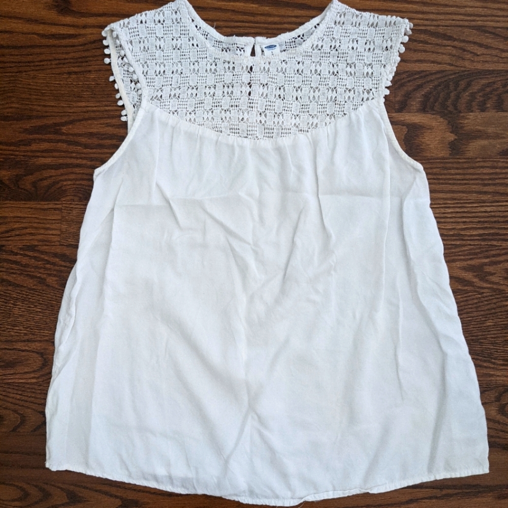 White lace top sleeveless blouse